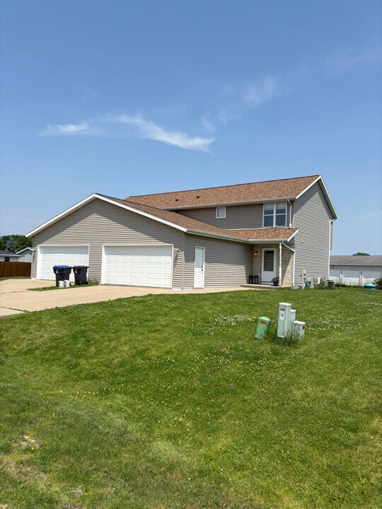 N208 State Park Rd in Appleton, WI - Building Photo