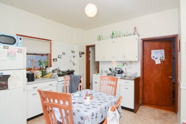 2823 W Shakespeare Ave in Chicago, IL - Building Photo - Building Photo