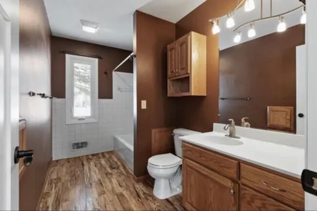 8605 Ivywood Ave S in Cottage Grove, MN - Foto de edificio - Building Photo