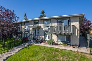 11419 8 St SW in Calgary, AB - Building Photo
