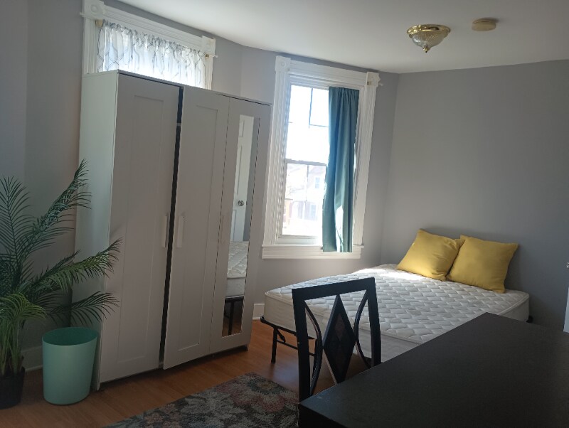 2916 E Cold Spring Ln in Baltimore, MD - Building Photo