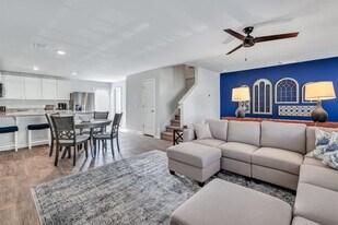 321 Dogwood Cir in Port Wentworth, GA - Building Photo