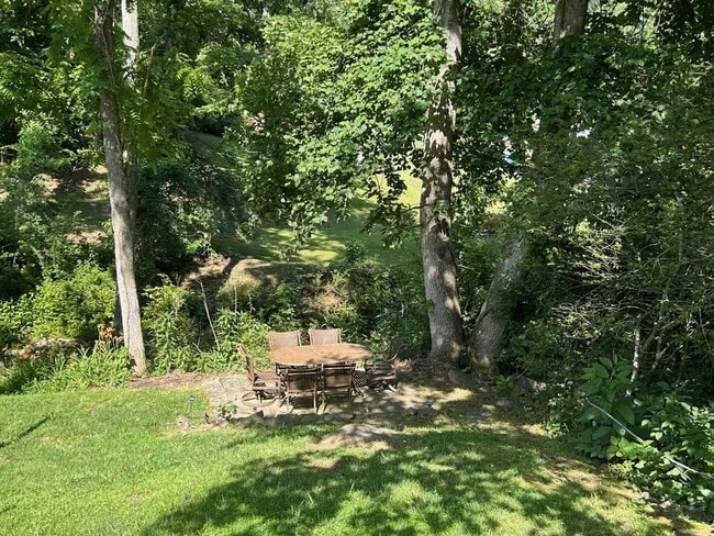 222 New Stock Rd, Unit B in Asheville, NC - Building Photo - Building Photo