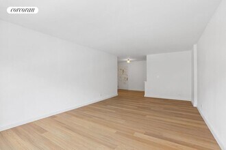 501 E 87th St in New York, NY - Foto de edificio - Building Photo