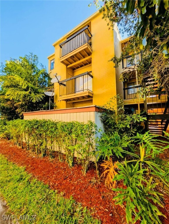 2865 Winkler Ave in Ft. Myers, FL - Foto de edificio - Building Photo