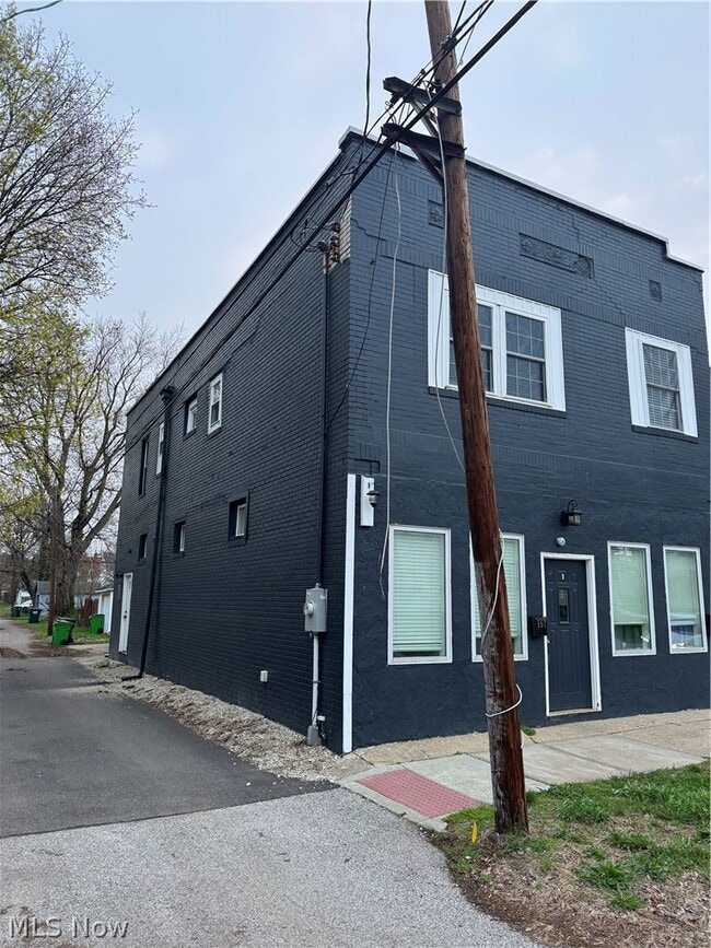 667 W Park Ave in Barberton, OH - Building Photo - Building Photo