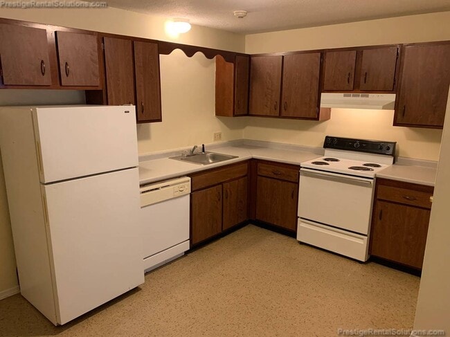 59 Manchester St, Unit 2 in Leominster, MA - Foto de edificio - Building Photo