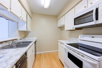 3055 Walnut Bend Ln in Houston, TX - Building Photo - Building Photo