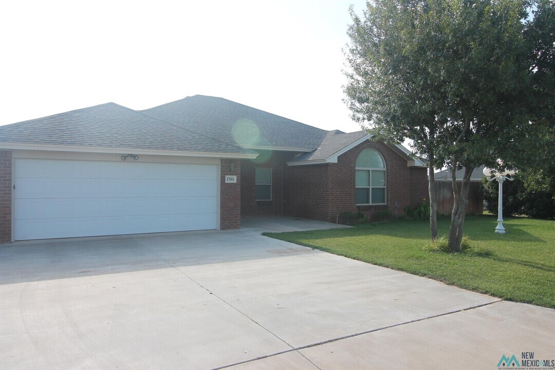 1705 Tiffani Ln in Clovis, NM - Building Photo