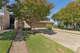 2905 Country Pl Cir in Carrollton, TX - Building Photo - Building Photo