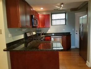 1702 W Summerdale Ave, Unit G in Chicago, IL - Building Photo - Building Photo
