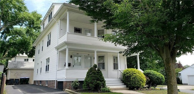 135 Sharon St in Providence, RI - Building Photo - Building Photo