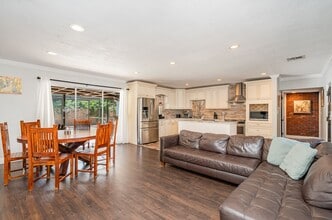 305 Sharon Dr in Melbourne, FL - Building Photo - Building Photo