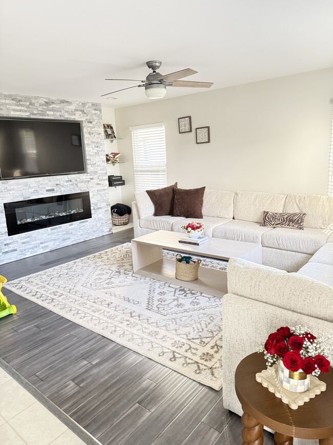 1058 Longford Rd in Bartlett, IL - Building Photo - Building Photo