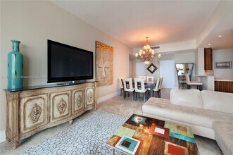 50 South Pointe Dr in Miami Beach, FL - Building Photo - Building Photo