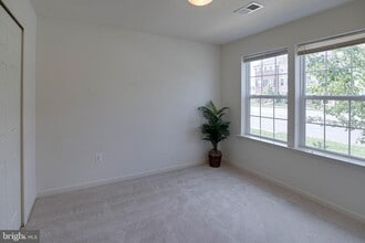 25636 Pleasant Valley Rd in Chantilly, VA - Building Photo - Building Photo