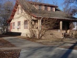 1011 N 30th St in Lincoln, NE - Foto de edificio - Other