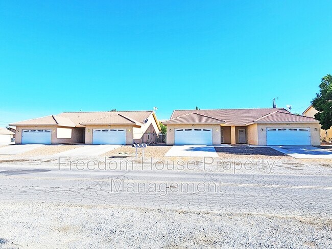 530 Bourbon St in Pahrump, NV - Building Photo - Building Photo