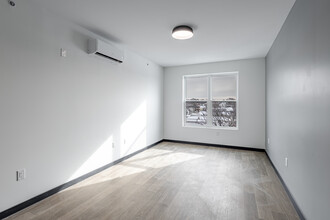 132 Mallory in Jersey City, NJ - Building Photo - Interior Photo