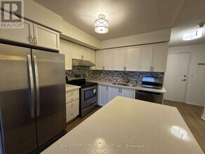 3888-3888 Duke of York Blvd in Mississauga, ON - Building Photo - Building Photo