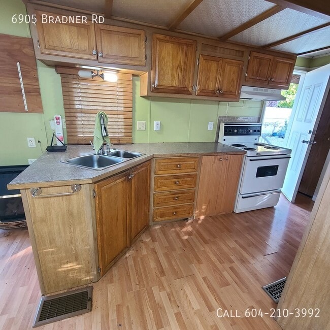 6905 Bradner Rd in Abbotsford, BC - Building Photo - Building Photo