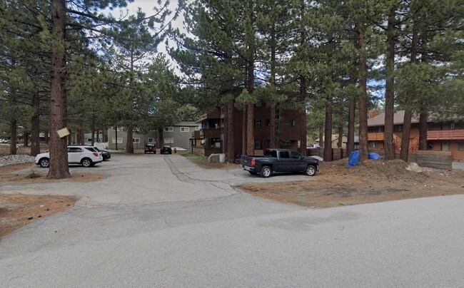 340 Chaparral Rd in Mammoth Lakes, CA - Building Photo - Building Photo