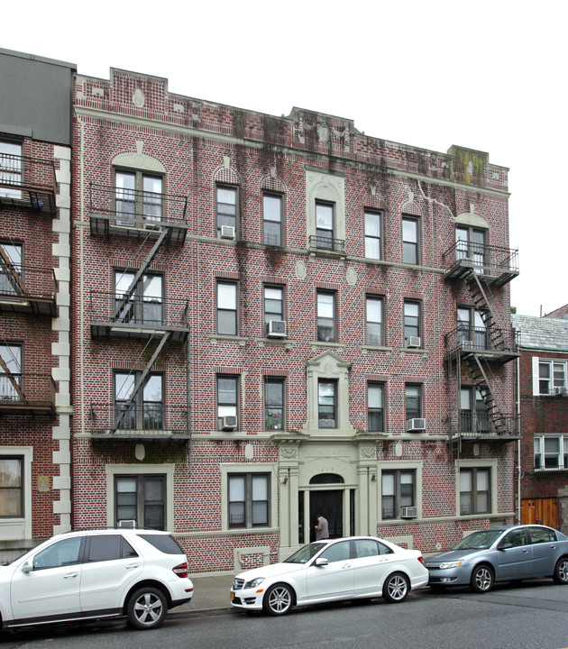 Montague Court in Brooklyn, NY - Building Photo