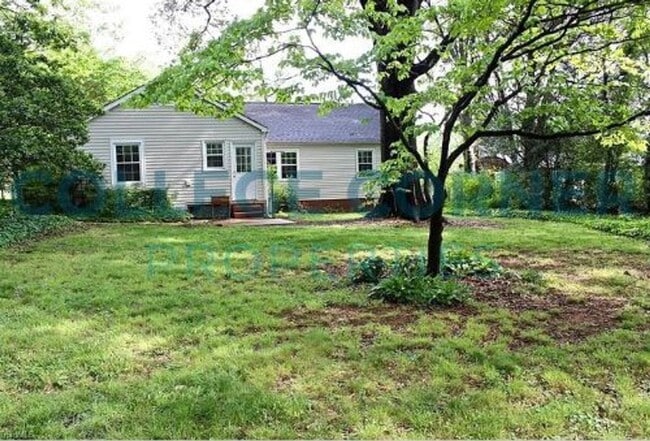 1226 Brookwood Dr in Winston-Salem, NC - Building Photo - Building Photo