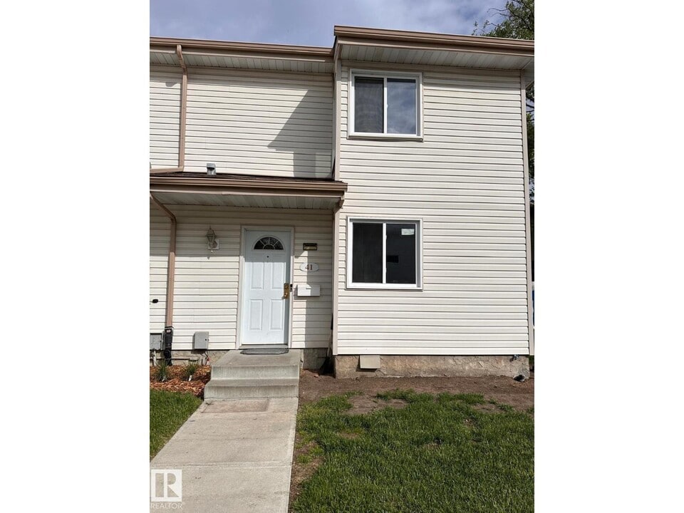 2024 57 St NW in Edmonton, AB - Building Photo