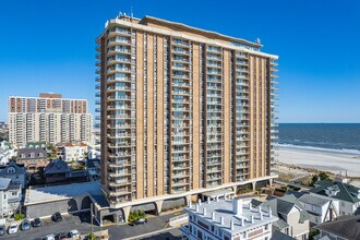 Vassar Square Condominiums in Ventnor City, NJ - Foto de edificio - Building Photo