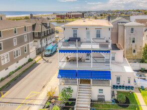 18 Abbott Ave in Ocean Grove, NJ - Foto de edificio - Building Photo