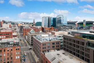 Merrill Place Condominiums in Seattle, WA - Building Photo - Building Photo