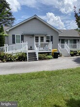 999 Shoreland Dr in Glen Burnie, MD - Building Photo - Building Photo