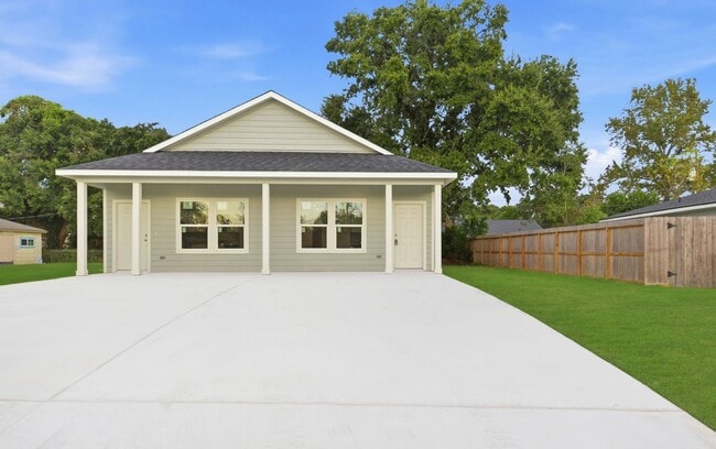 property at 2521 Maple St