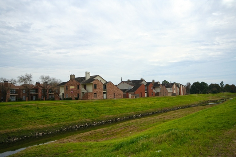 Rose Meadows Condos in Houston, TX - Foto de edificio