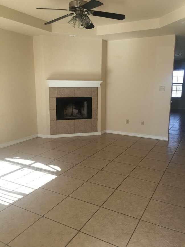 818 W Caprock St in Hobbs, NM - Building Photo - Building Photo