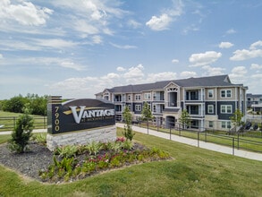 Vantage at McKinney Falls in Austin, TX - Foto de edificio - Building Photo