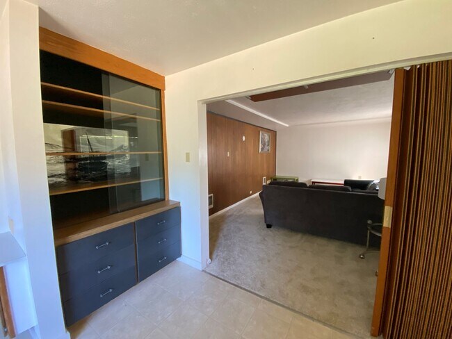 10015 SW Boones Ferry Rd in Portland, OR - Building Photo - Building Photo