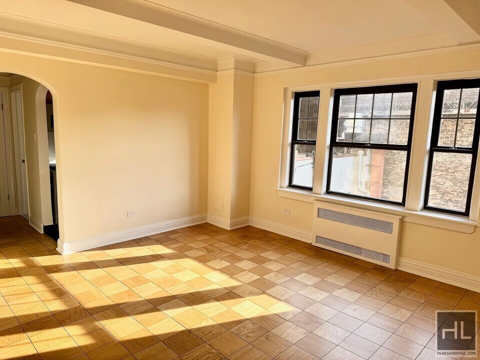 SUNNY Christopher Street Studio in New York, NY - Building Photo