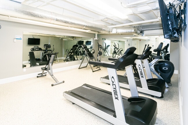 1575 Oak in Evanston, IL - Foto de edificio - Building Photo