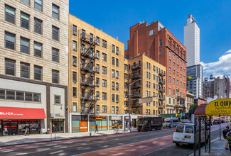 225 W 23rd St in New York, NY - Building Photo - Building Photo