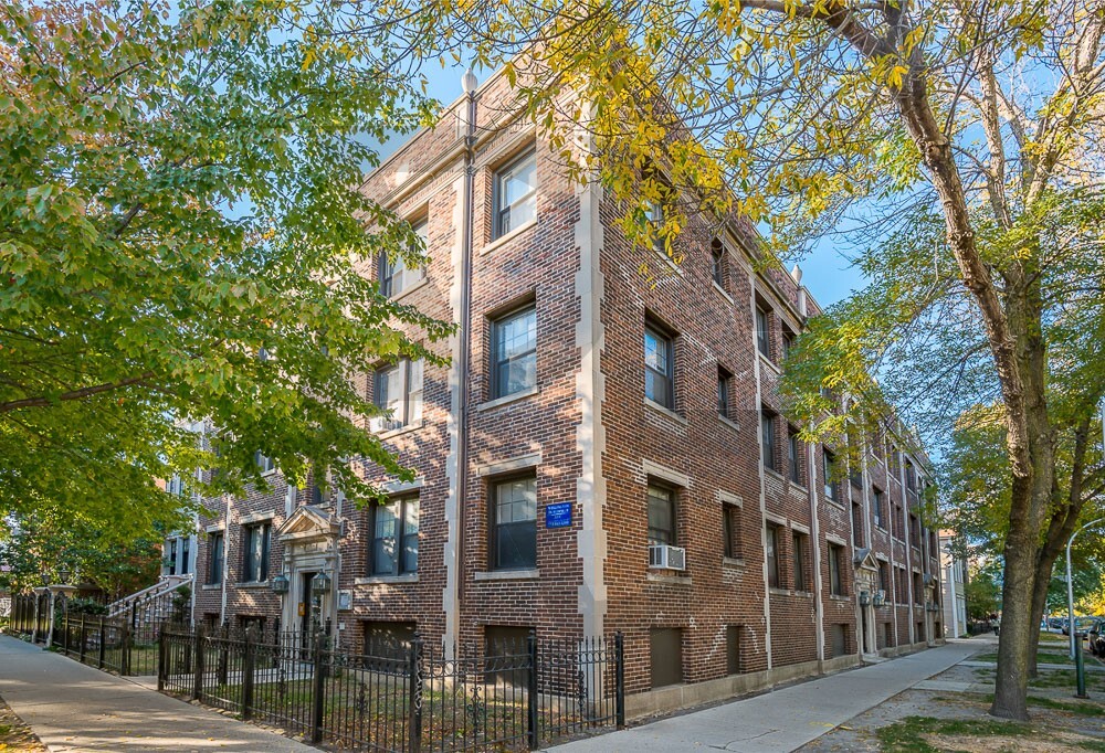 1202 W Wellington Ave, Unit 2 in Chicago, IL - Building Photo