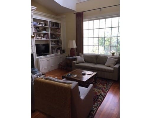 92 Mount Vernon St, Unit 2 in Boston, MA - Foto de edificio - Building Photo