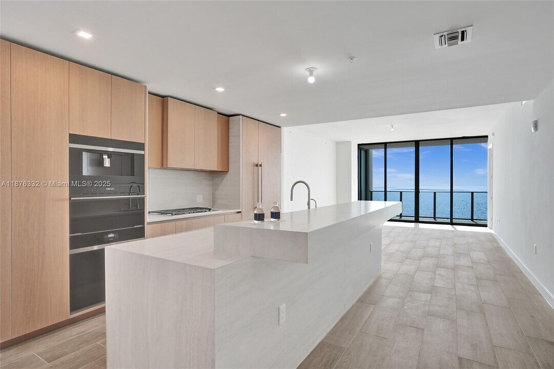 900 N Ocean Blvd in Pompano Beach, FL - Building Photo