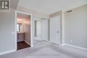 525 Wilson Ave in Toronto, ON - Building Photo - Building Photo