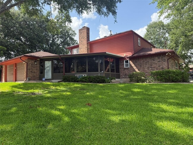 property at 3232 Parkwood Dr