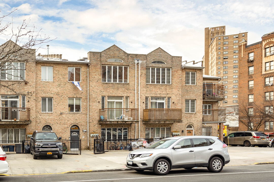 720 Lefferts Ave in Brooklyn, NY - Building Photo