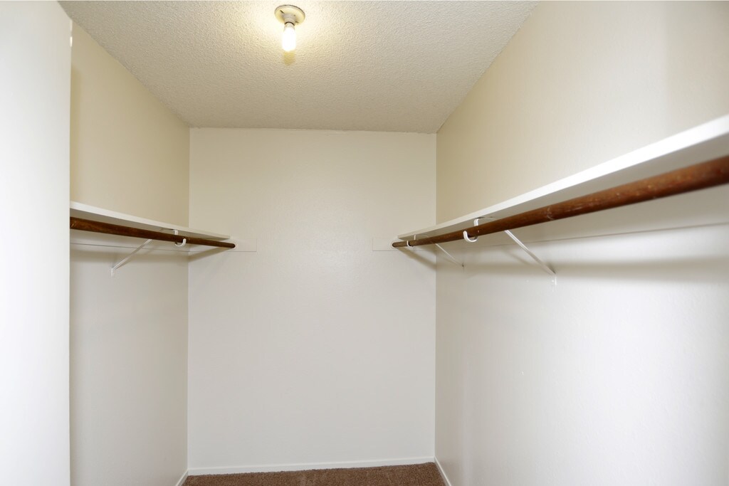 Howe Manor East Apartments in Sacramento, CA