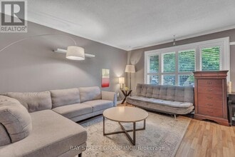 37 Wenlock Crescent in London, ON - Building Photo - Building Photo