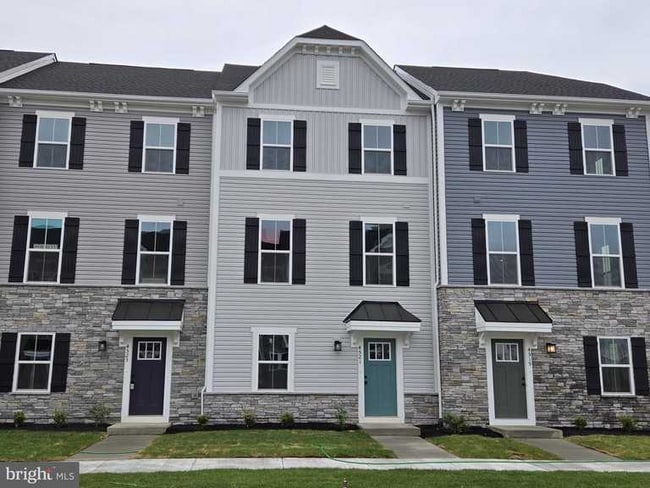 property at 4550 Chase Ln